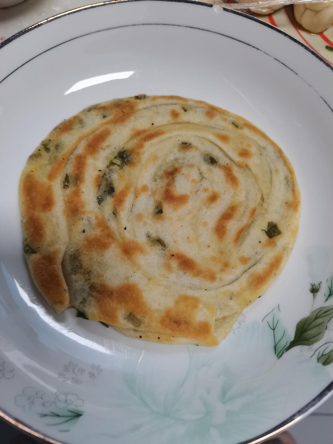 家常葱油饼 柔软多层 凉了也不硬 附细节视频详解