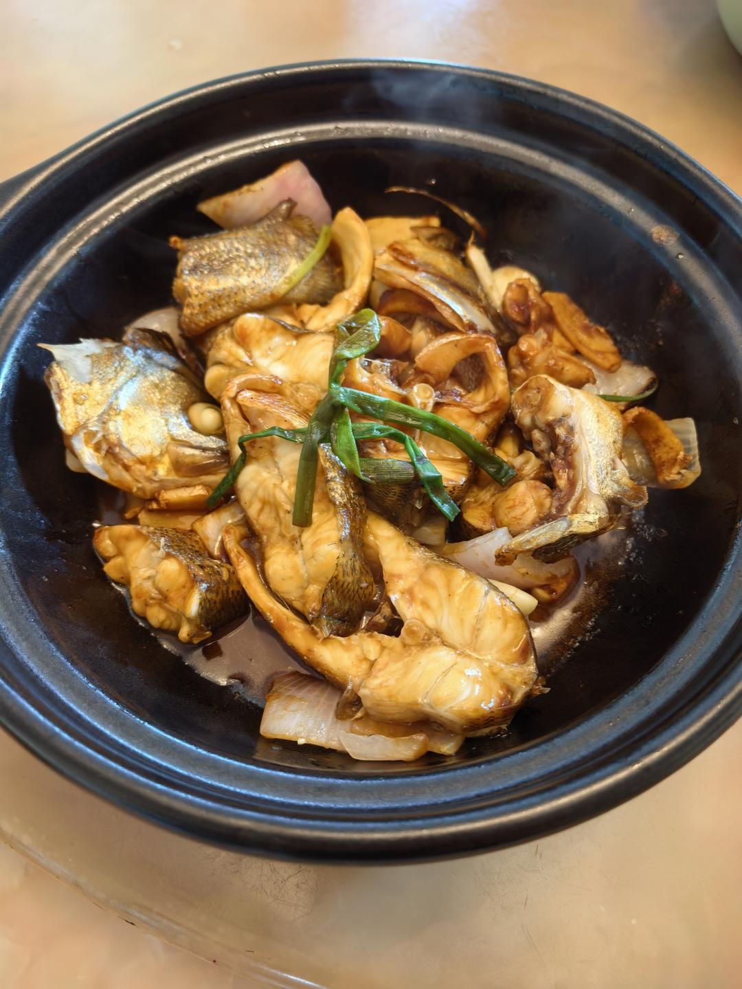 砂锅焗鲈鱼
