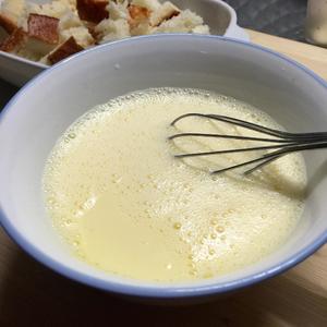 牛奶蛋焗土司的做法 步骤2