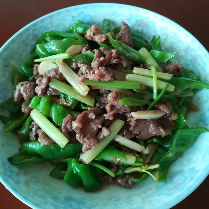 芹菜炒牛肉