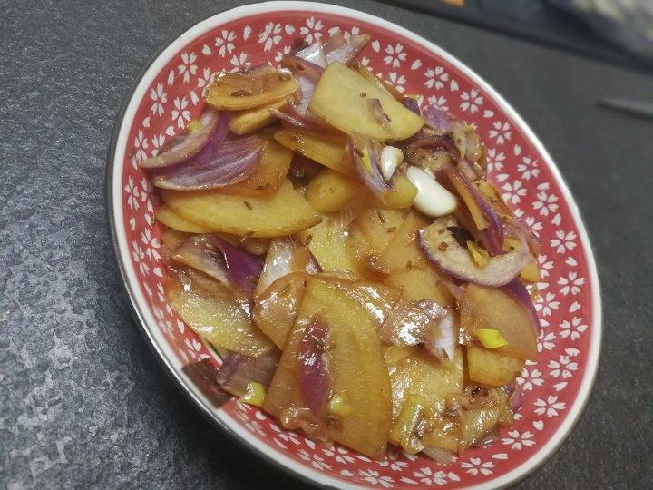 炒孜然洋葱土豆片