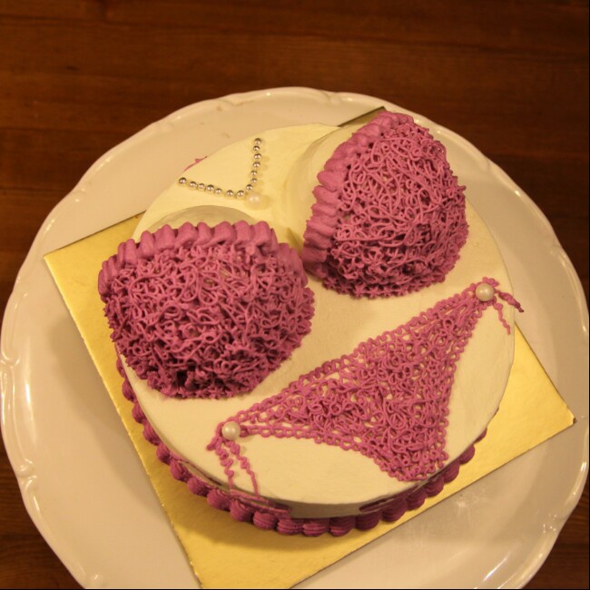 vivi婧做的比基尼蛋糕