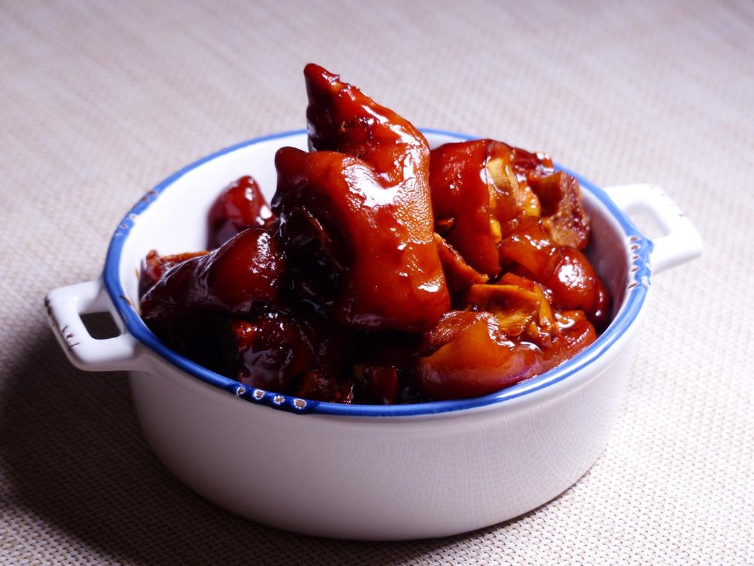美味的家常菜：红烧猪蹄