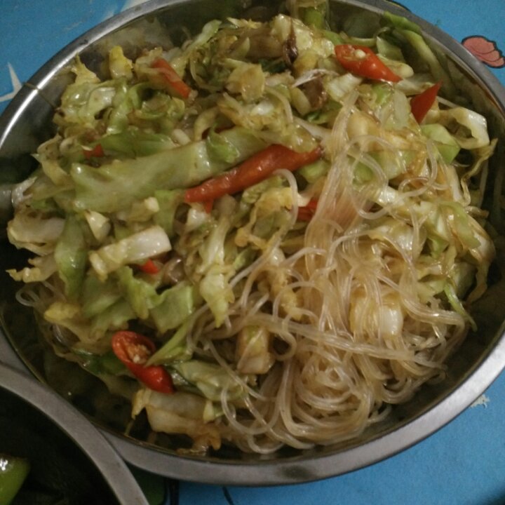 包菜粉丝炒鸡蛋
