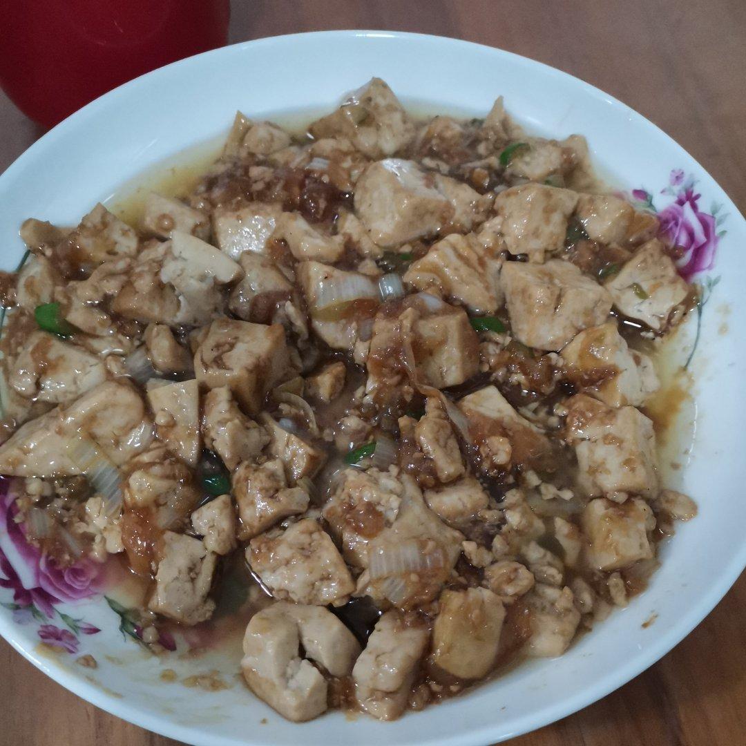 不放肉也超下饭的葱焖豆腐
