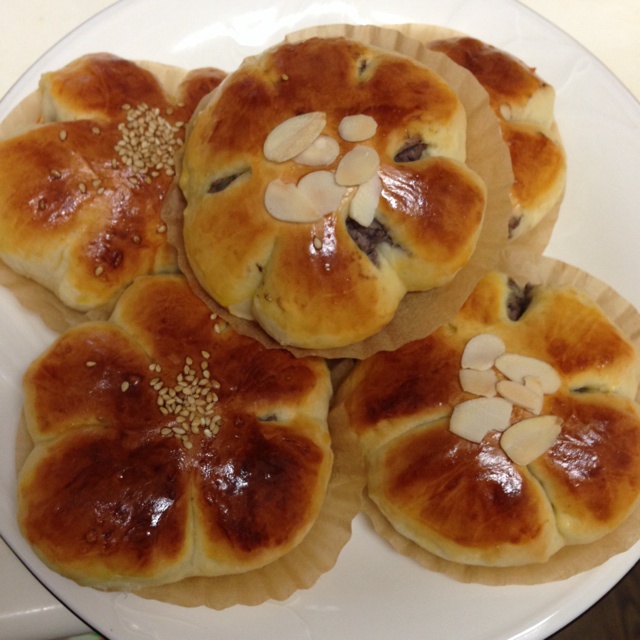 花儿豆沙面包