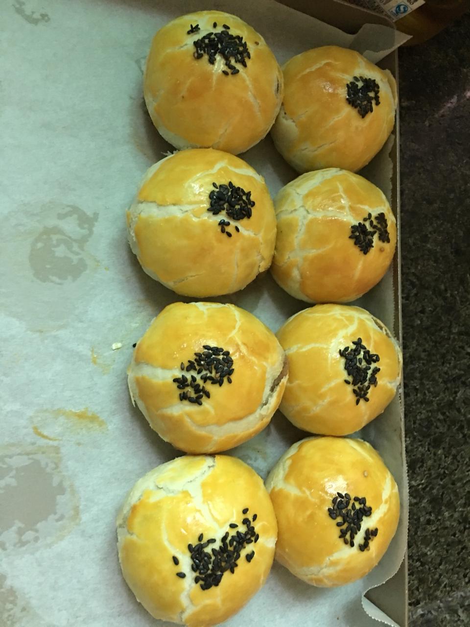 蛋黄酥 Danhuangsu