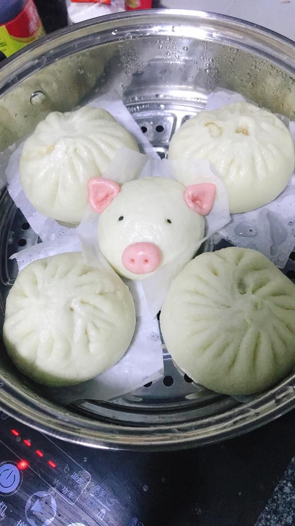 松软多汁的肉包子