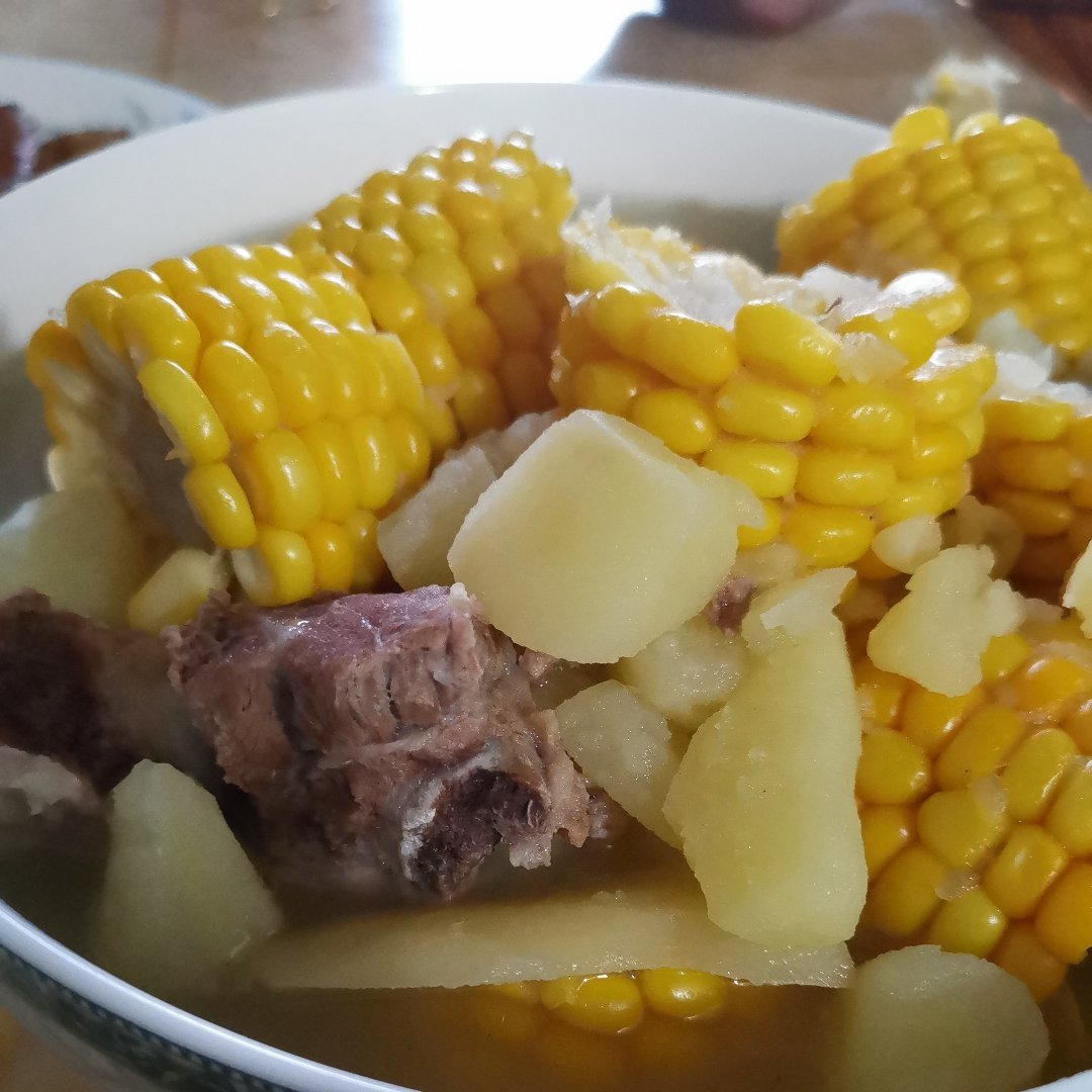 宝宝爱吃的玉米土豆排骨汤（电饭锅版，不需要煎炒排骨）
