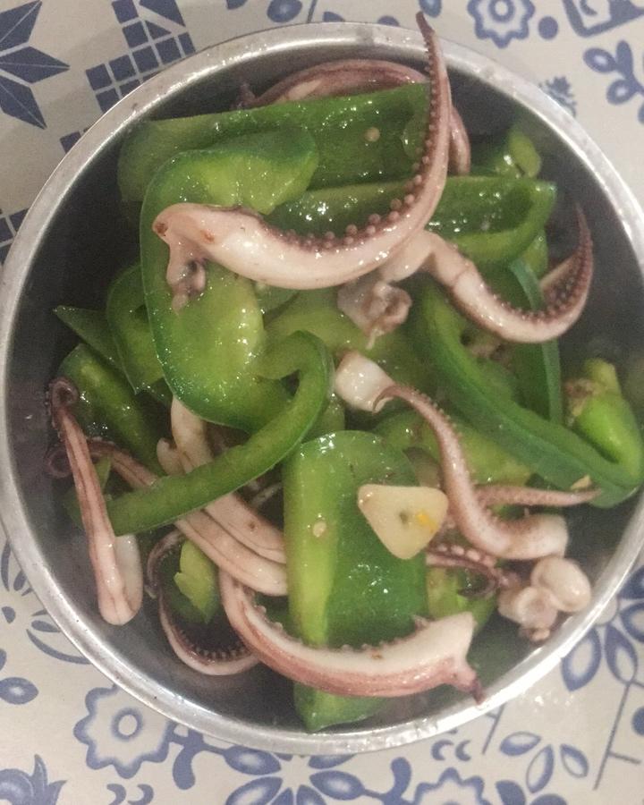 甜椒炒鱿鱼须