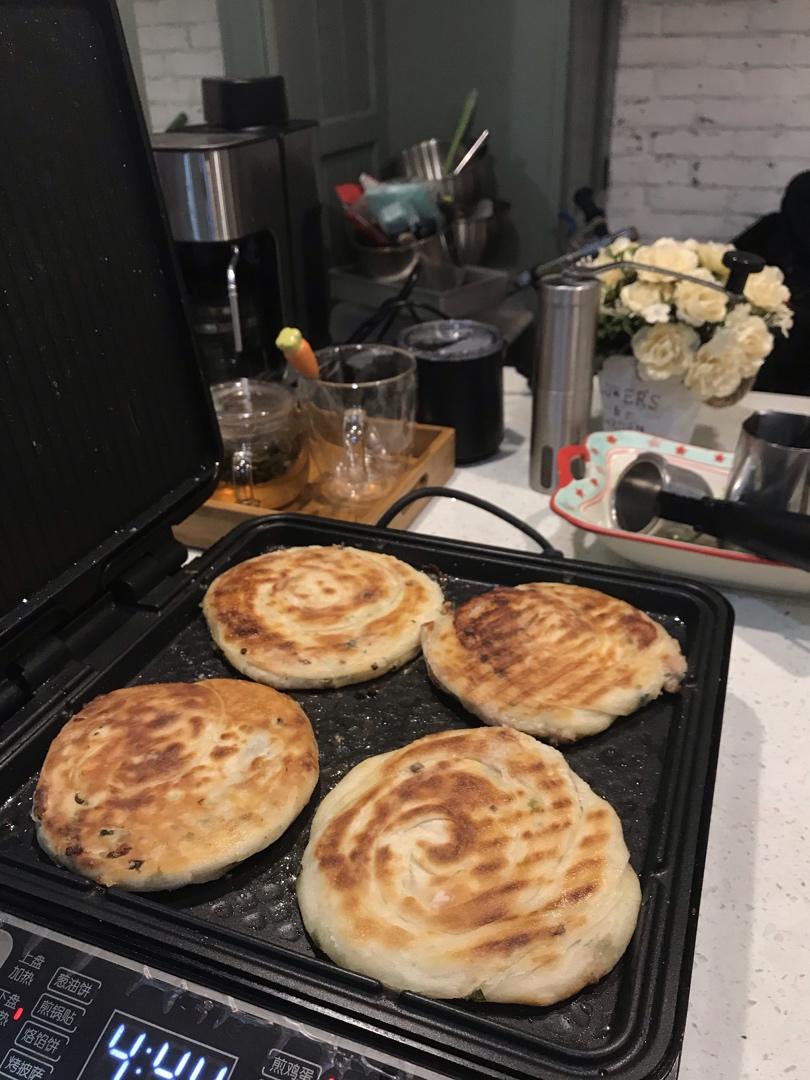堂妈教你做飘香葱油饼