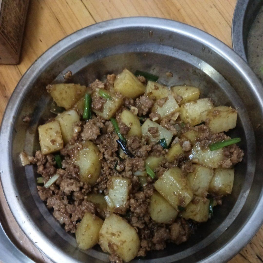 超级下饭的肉沫炒土豆！