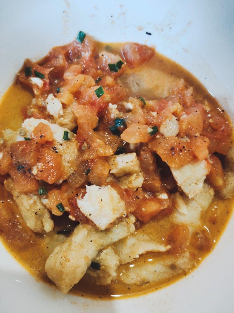 番茄鱼巴沙鱼（也可以用番茄龙利鱼），番茄酱汁超浓郁，营养又下饭！