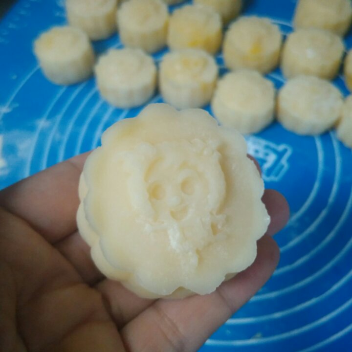 涵欣妈做的tinrry下午茶冰皮月饼奶黄馅