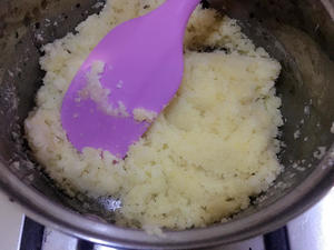 椰蓉蔓越莓奶黄月饼的做法 步骤8