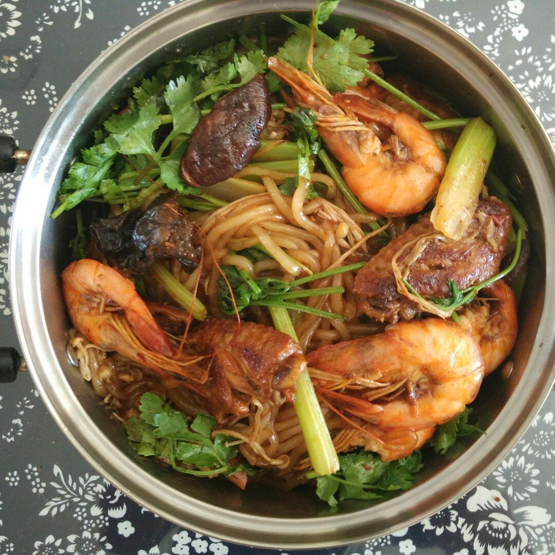 翅中虾火锅，过节待客超有面子的一锅两吃香辣火锅