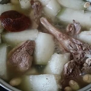 老鸭冬瓜茨实薏米扁豆汤的做法 步骤3