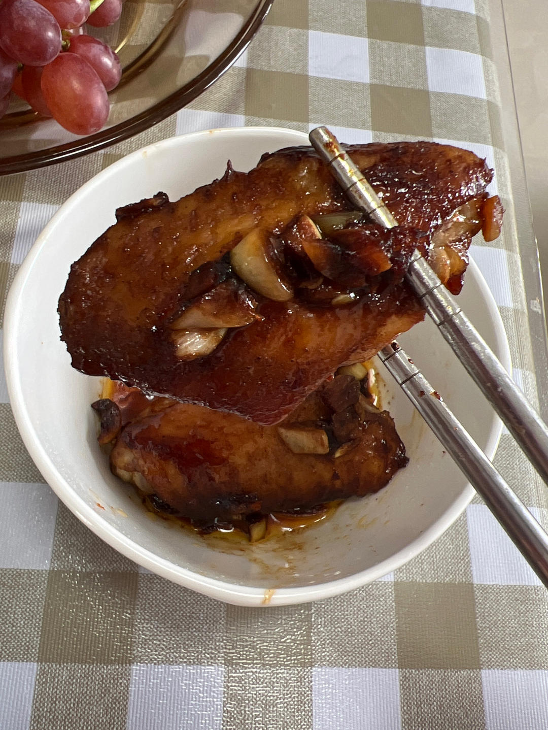 外香里嫩一口爆汁蒜蓉蜜汁烤鸡翅