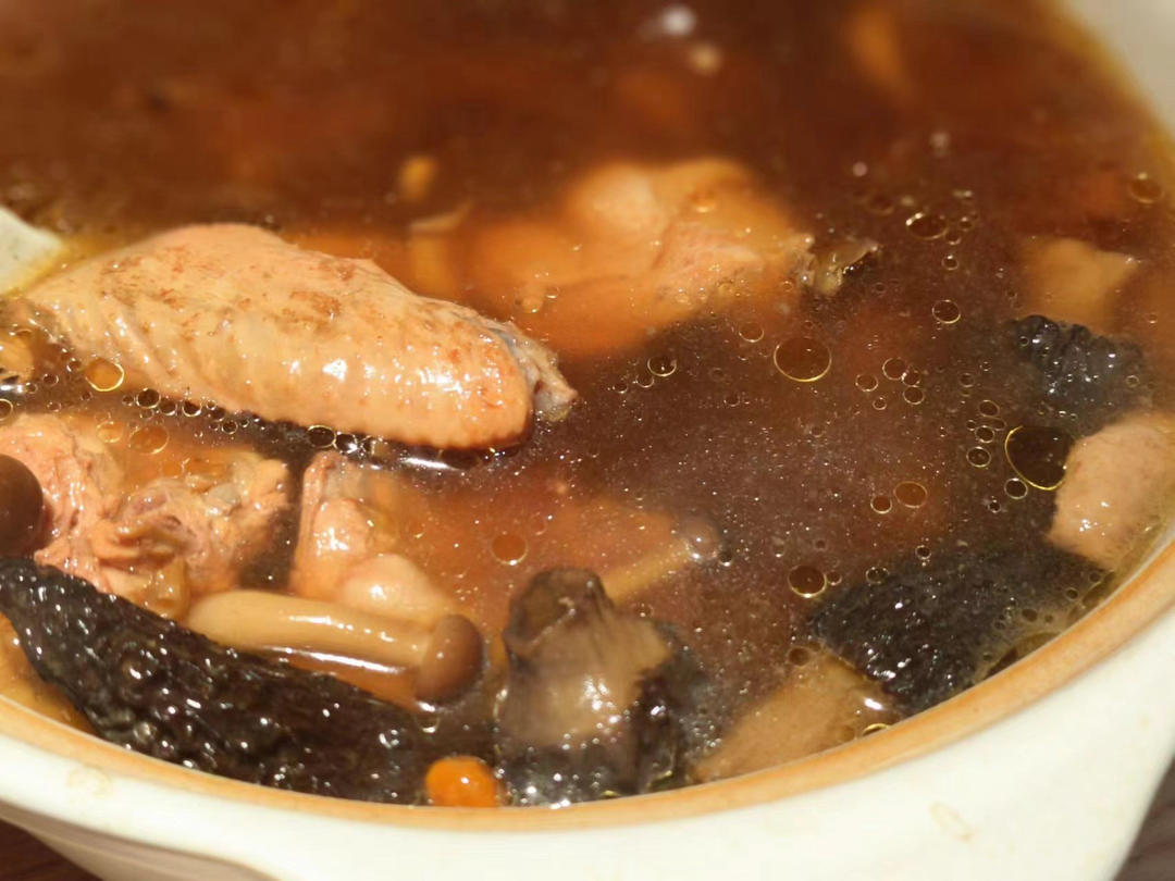 羊肚菌煲鸡汤
