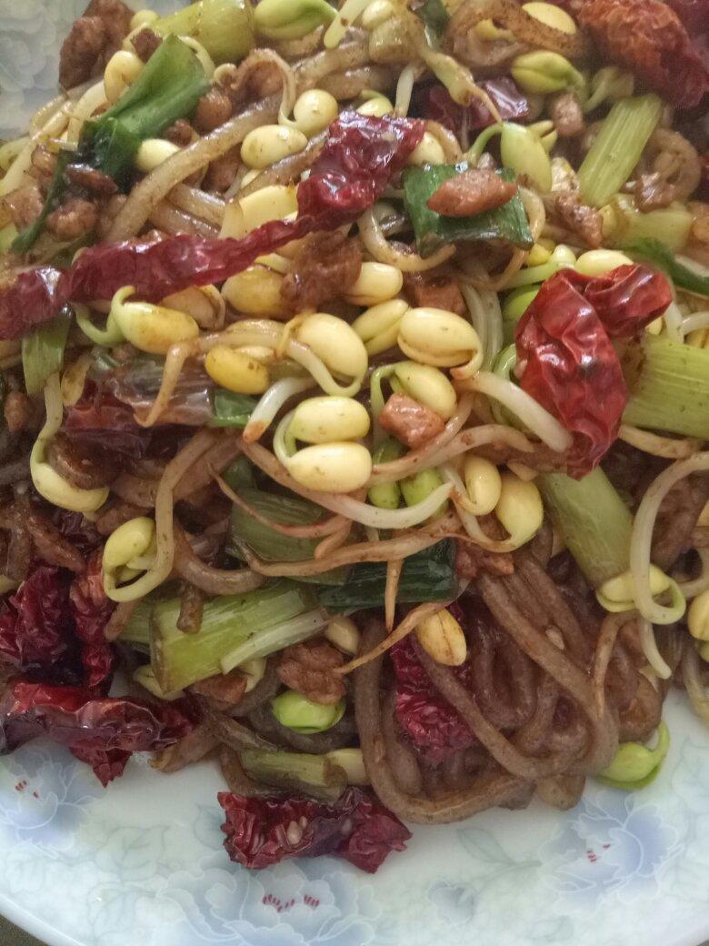 黄豆芽炒粉条
