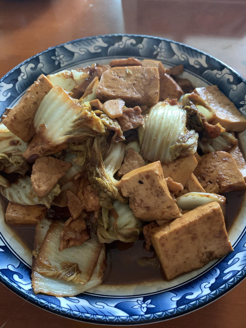 冻豆腐白菜炖五花肉