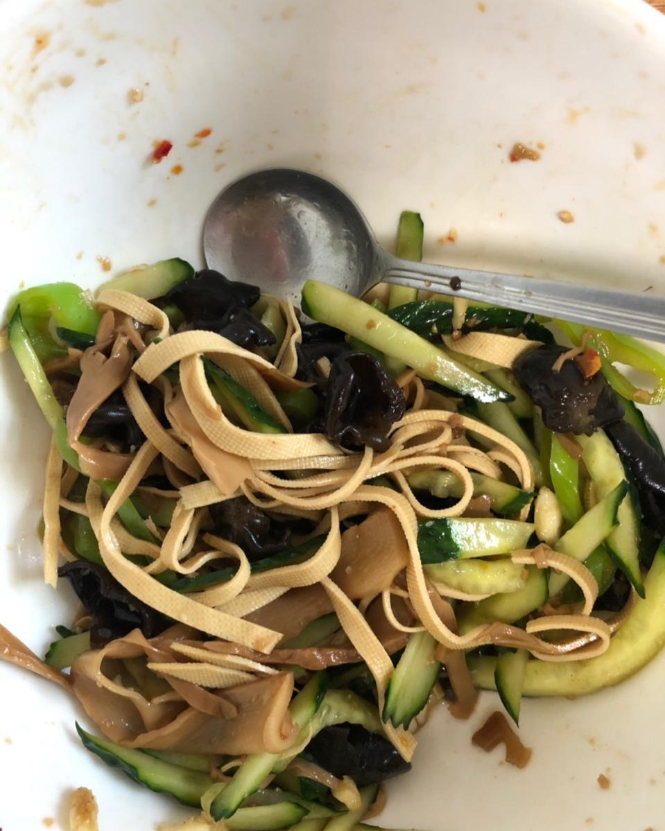 超快手的凉拌千张黄瓜胡萝卜丝