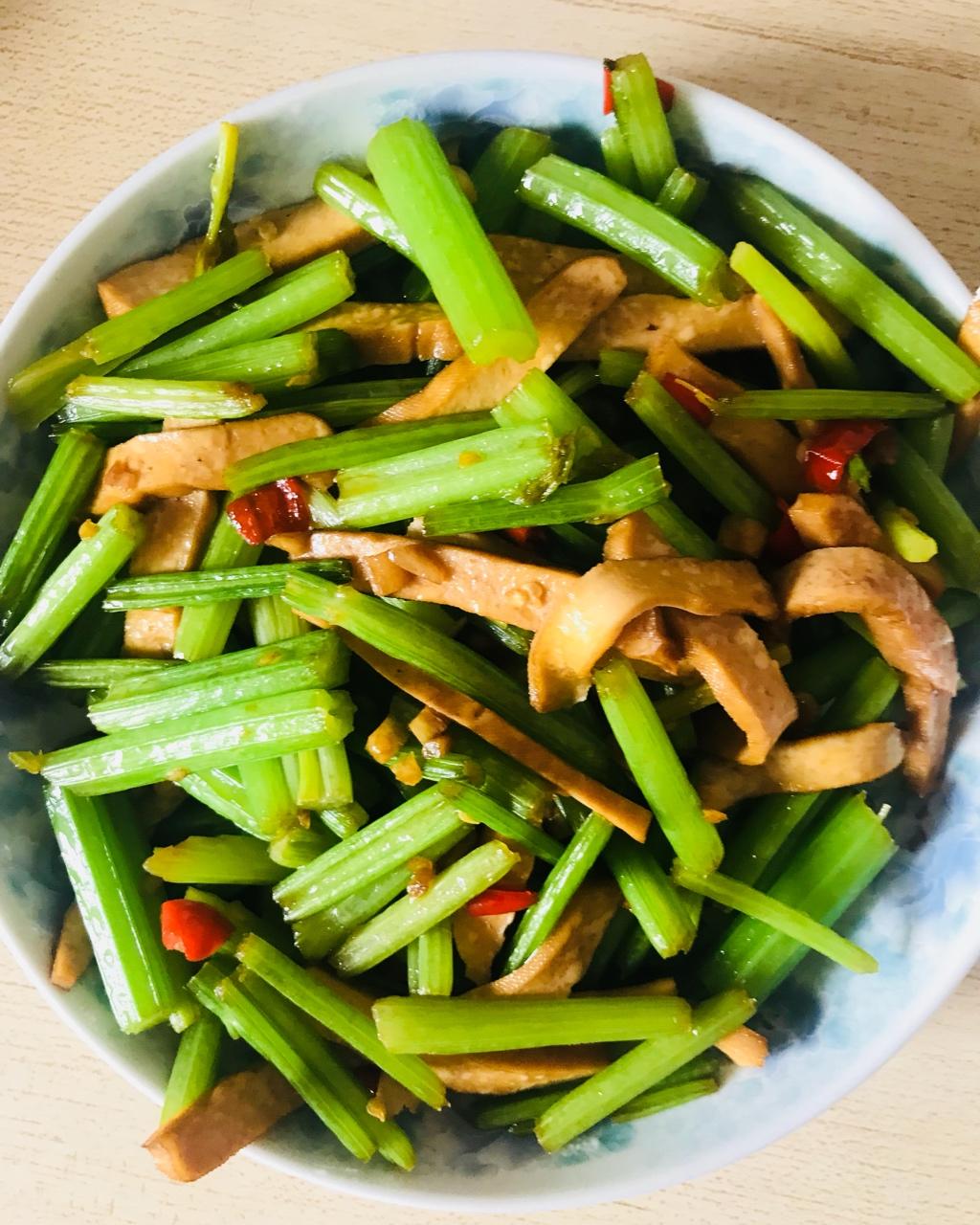 芹菜炒香干
