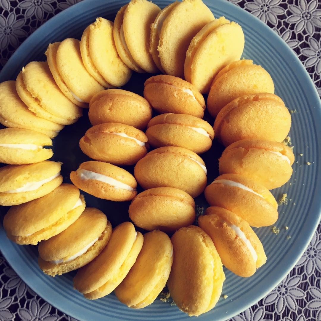 u家食堂做的不是马卡龙的奶油夹心小蛋糕