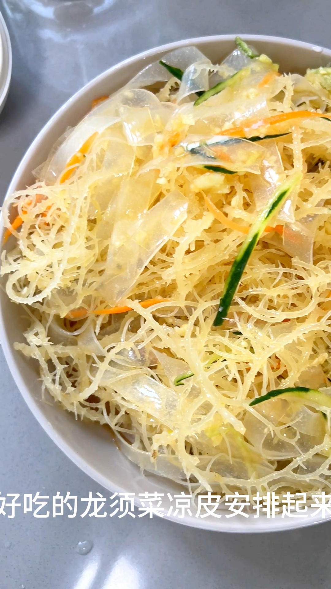 酸辣脆爽的凉拌龙须菜真的好吃 减肥 润肠
不用开火就能搞定的一道菜