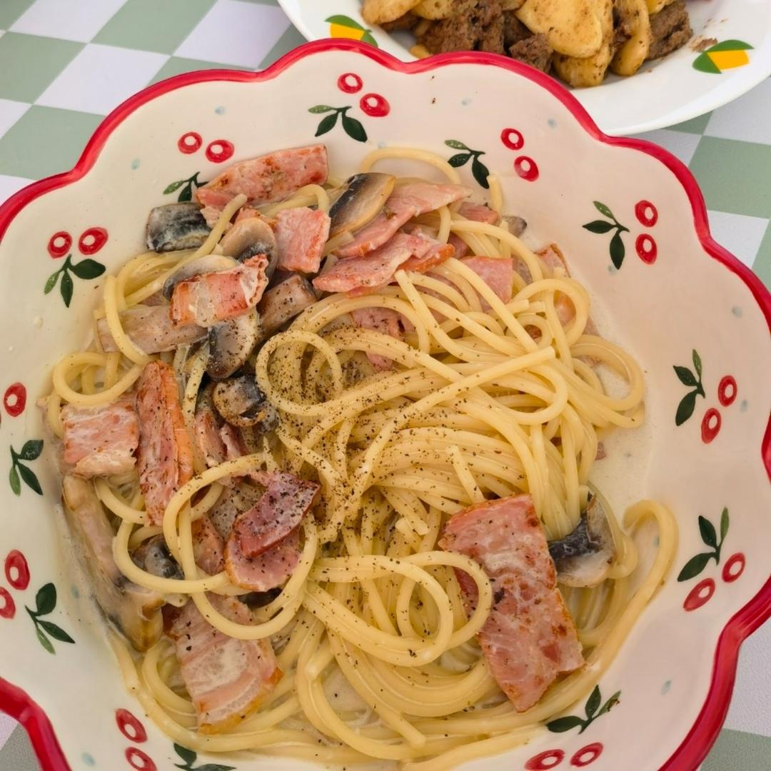 奶油蘑菇培根意大利面