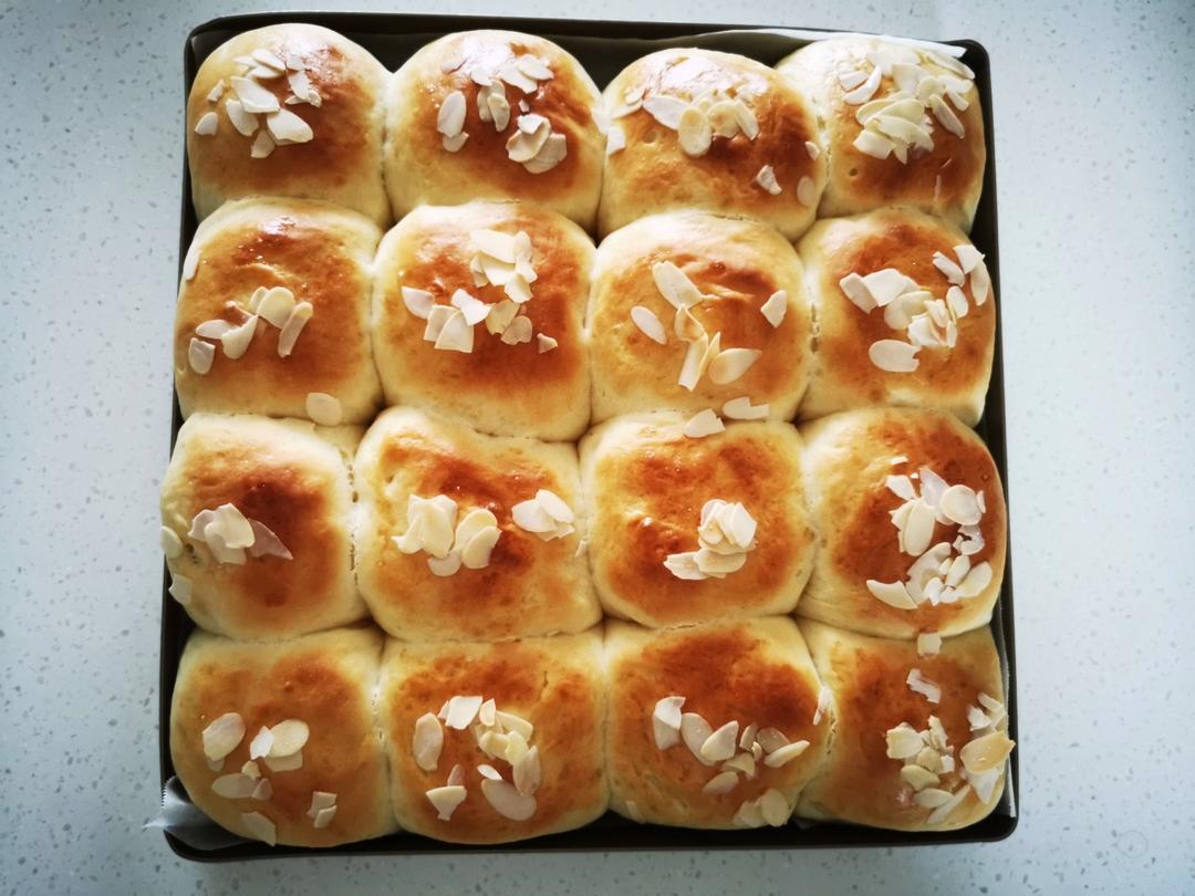 拉丝超棒的‖奶香小餐包