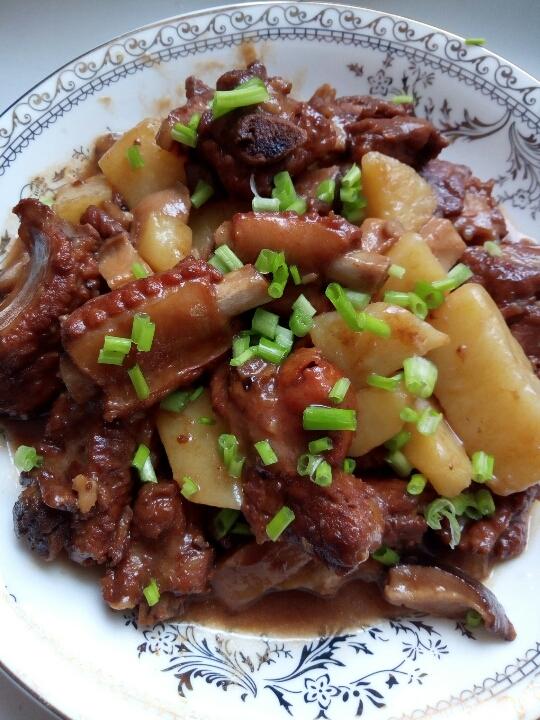 土豆烧排骨