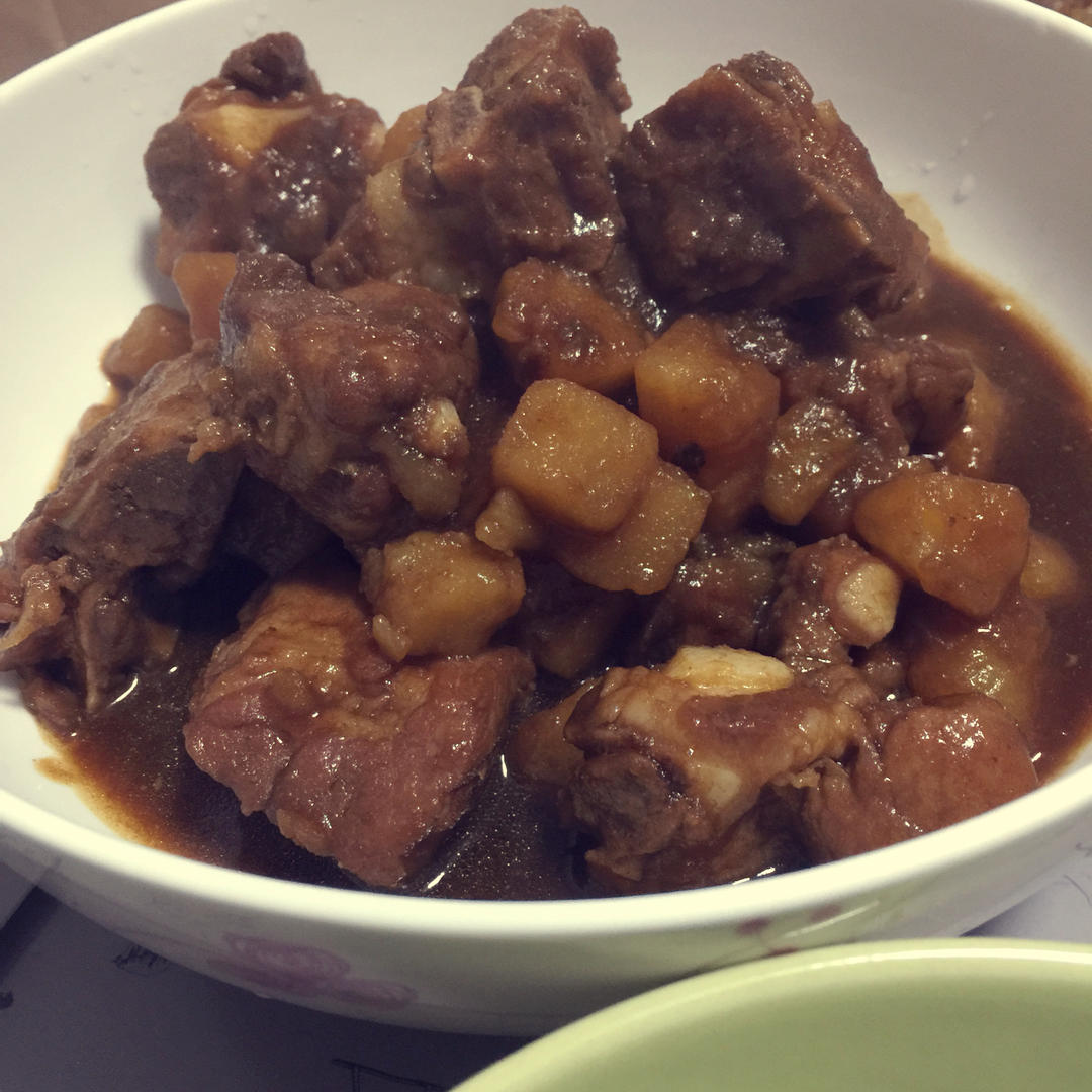 土豆焖排骨