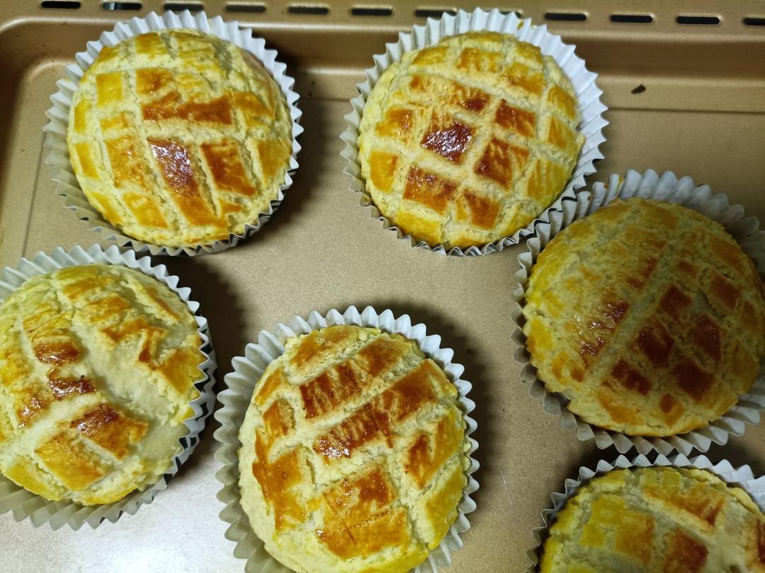 好吃到炸裂的港式菠萝包（附带制作酥皮的小视频）