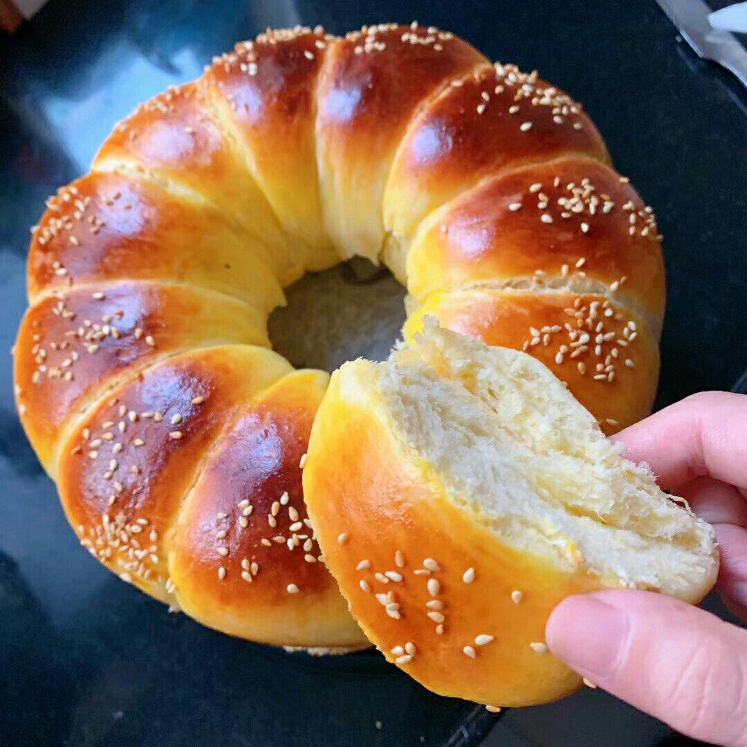 肉松奶酪花环面包