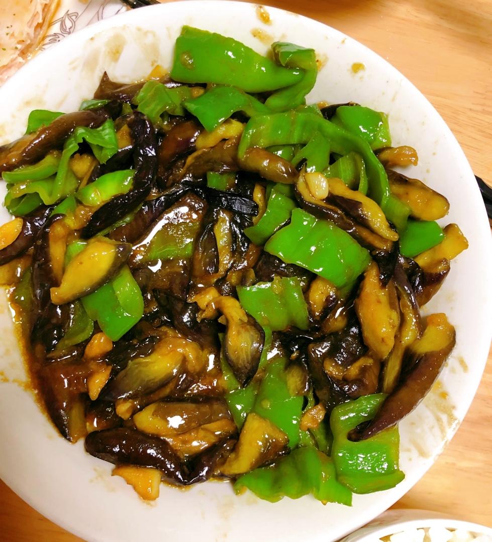 不用炸不吸油，咸香入味三分的红烧茄子