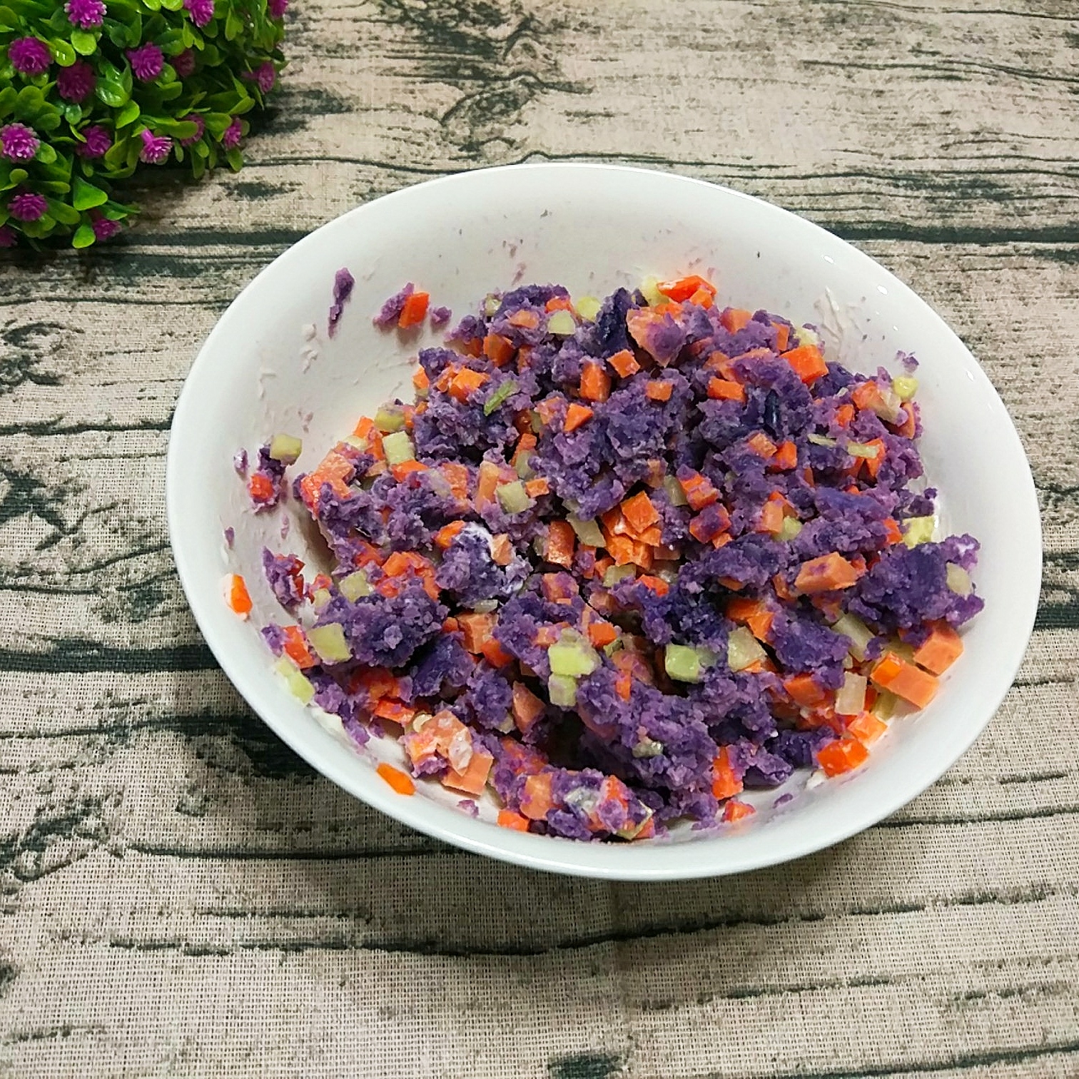 紫气东来——紫土豆沙拉的做法 步骤5