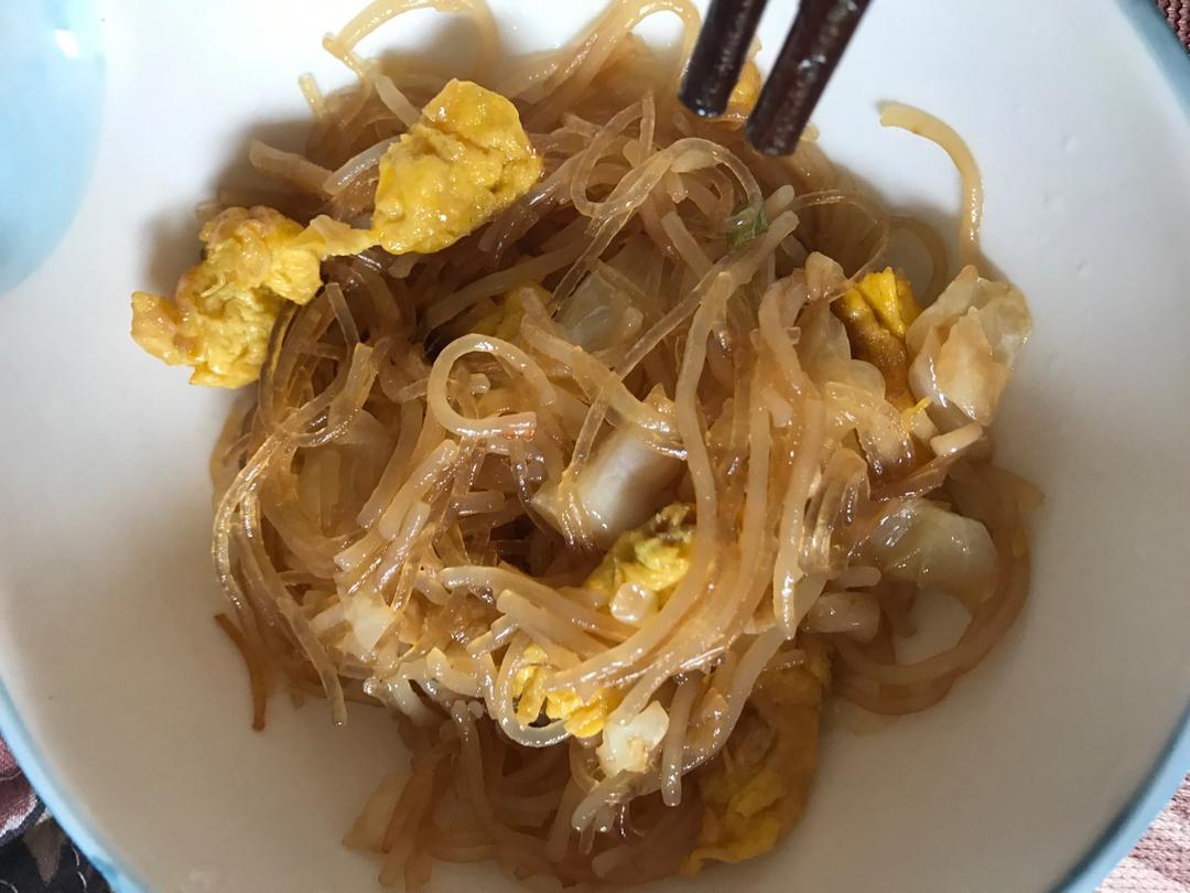 包菜粉丝炒鸡蛋