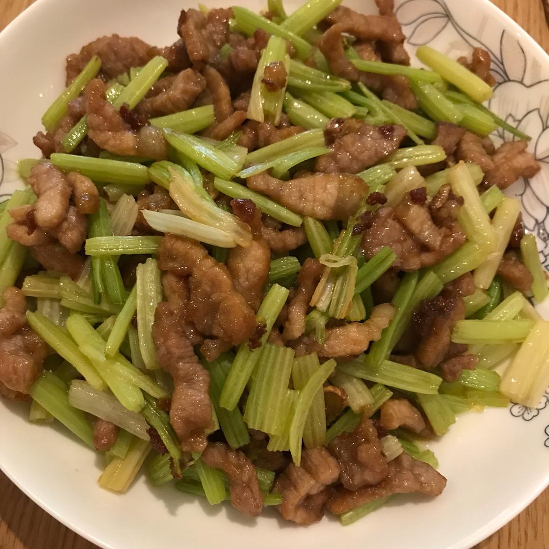 sky敏做的芹菜炒肉