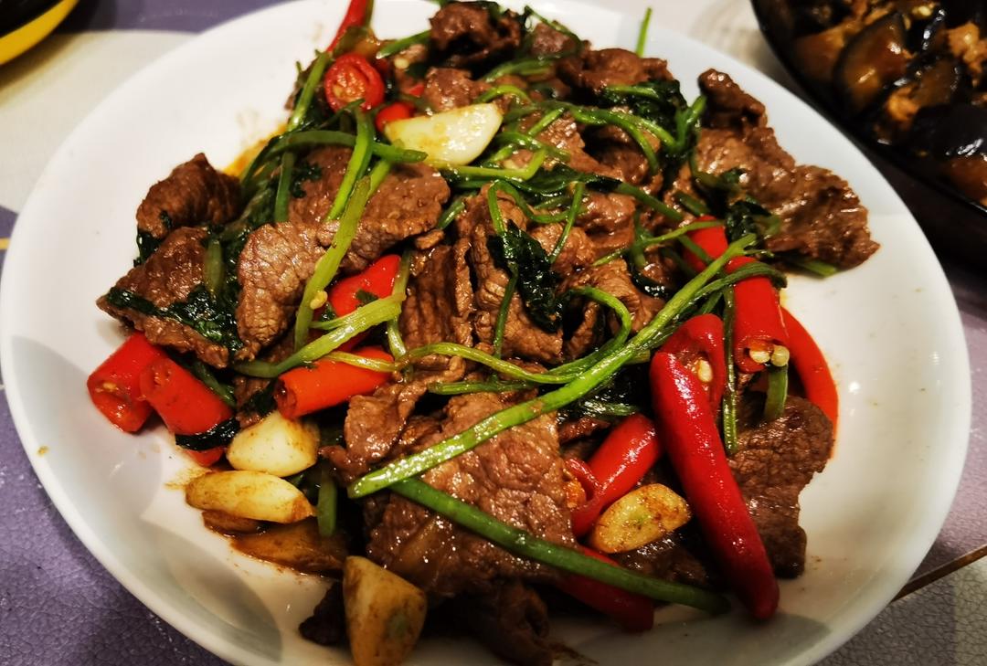 小炒黄牛肉，肉嫩味香！太好吃了简直是米饭杀手！