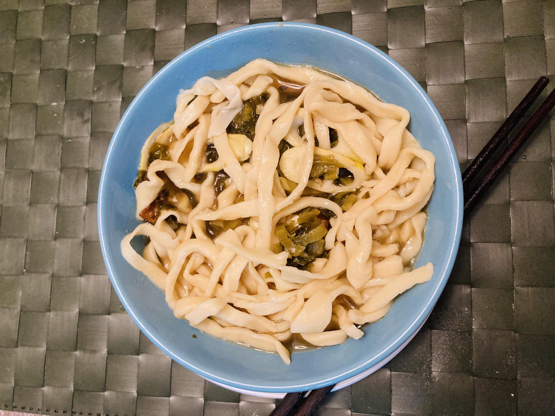 爱吃面食星人！自制手擀面（全麦粉）三人份，食量大的就二人份：D