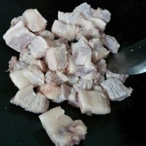 猪肉豆干炖咸菜的做法 步骤2