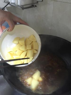土豆焖排骨(广式）的做法 步骤10