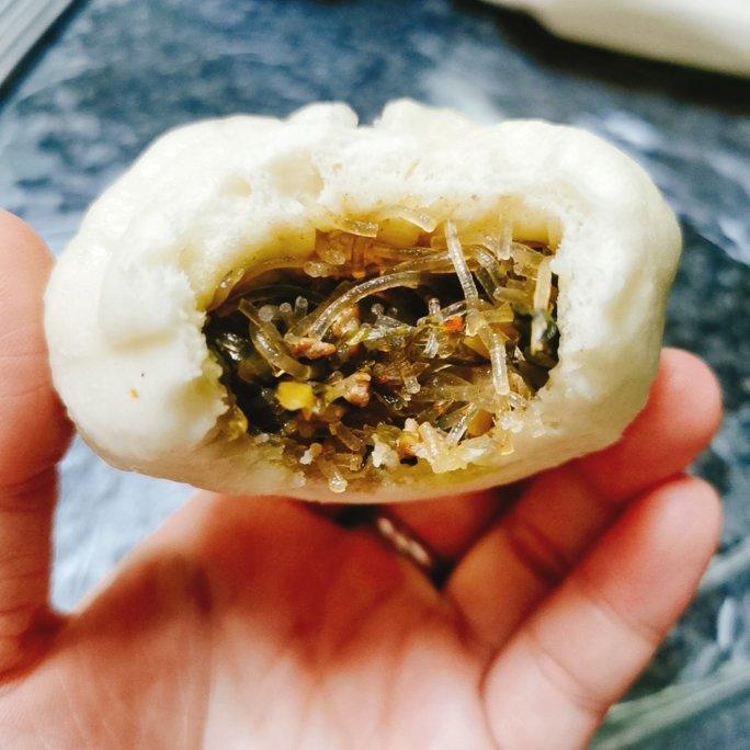 酸菜肉末粉丝包