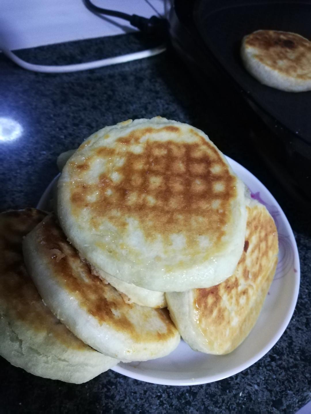 今天和大家分享一个发《发面糖饼》的做法不揉面不擀面做法超级简单