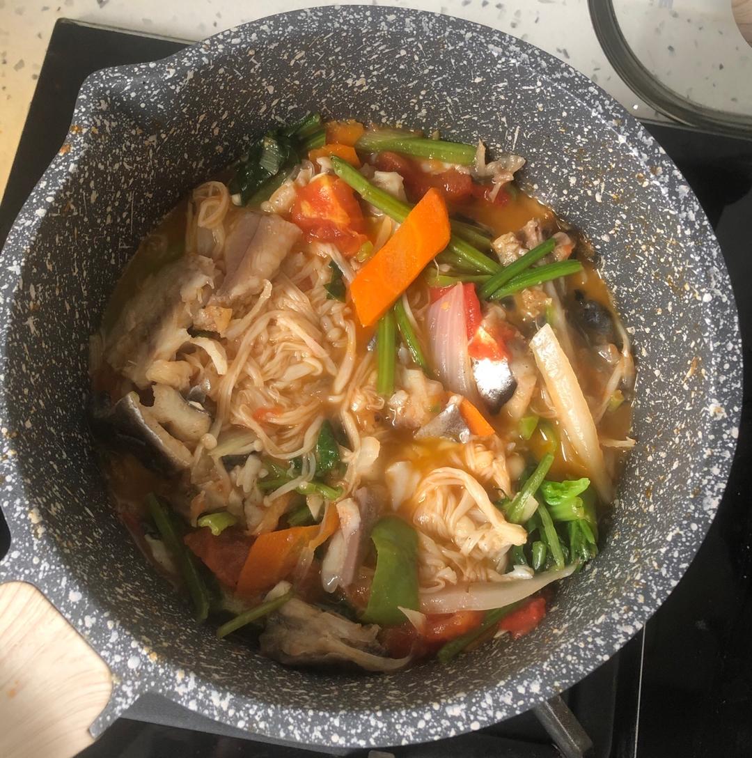 番茄金针菇巴沙鱼（龙利鱼）