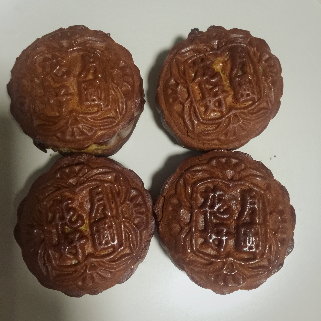 广式月饼——蛋黄莲蓉月饼