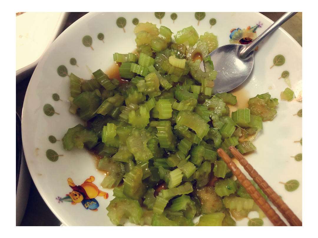 凉拌芹菜（简洁版）