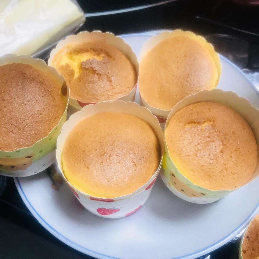 用全蛋打发的纸杯蛋糕