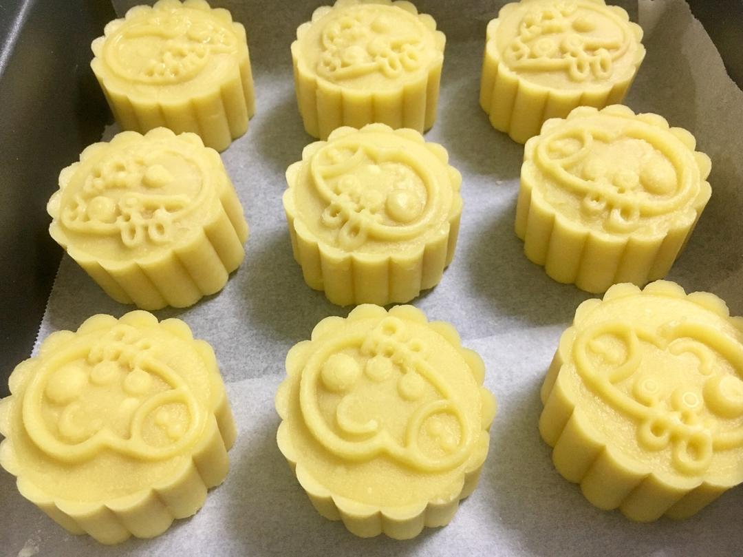 超详细图解版--流心奶黄月饼